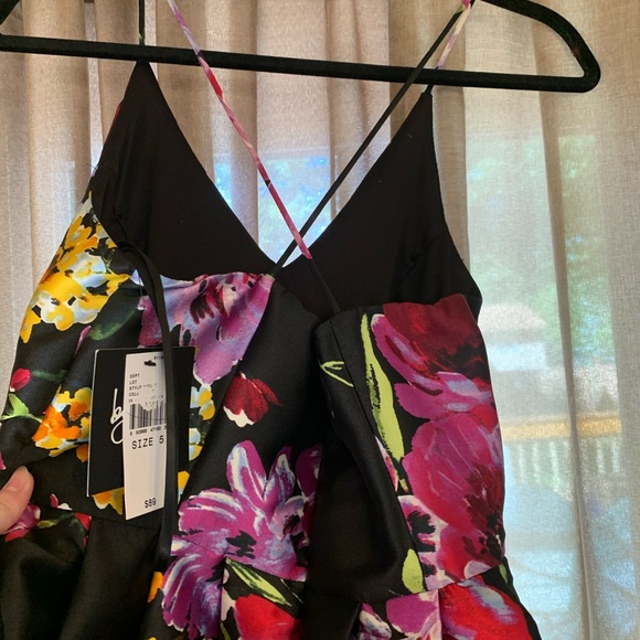 Short Formal Floral Dress - Picture 4 of 9